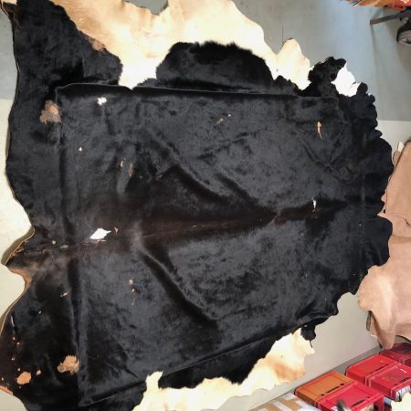 Chromfrei gegerbtes Bullenfell – schwarzbraun – 260 x 240 cm - Nr 001