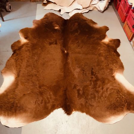 Chromfrei gegerbtes Rinderfell – gelockt – braun - 235 x 205 cm - Nr 006