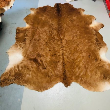 Chromfrei gegerbtes Rinderfell – gelockt – braun - 225 x 210 cm - Nr 008