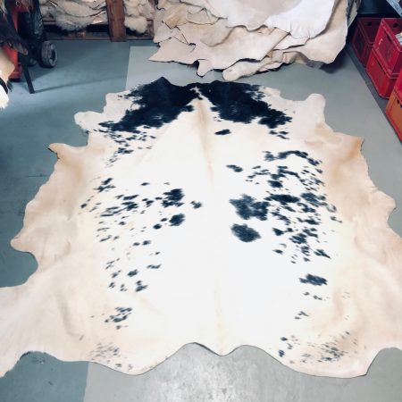 Chromfrei gegerbtes Rinderfell – schwarzbraun – 210 x 200 cm - Nr 013