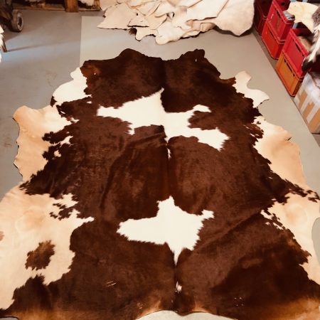 Chromfrei gegerbtes Bullenfell – rotbraun – 240 x 195 cm - Nr 018