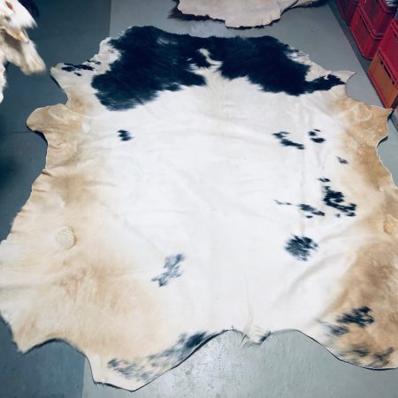 Chromfrei gegerbtes Bullenfell – rotbraun – 240 x 210 cm – Nr 033