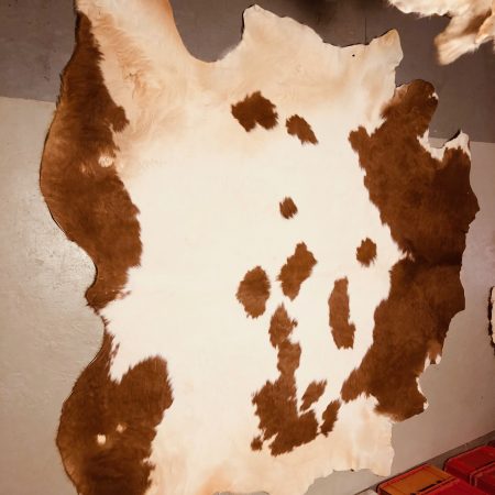 Chromfrei gegerbtes Bullenfell – rotbraun – 245 x 215 cm - Nr 035