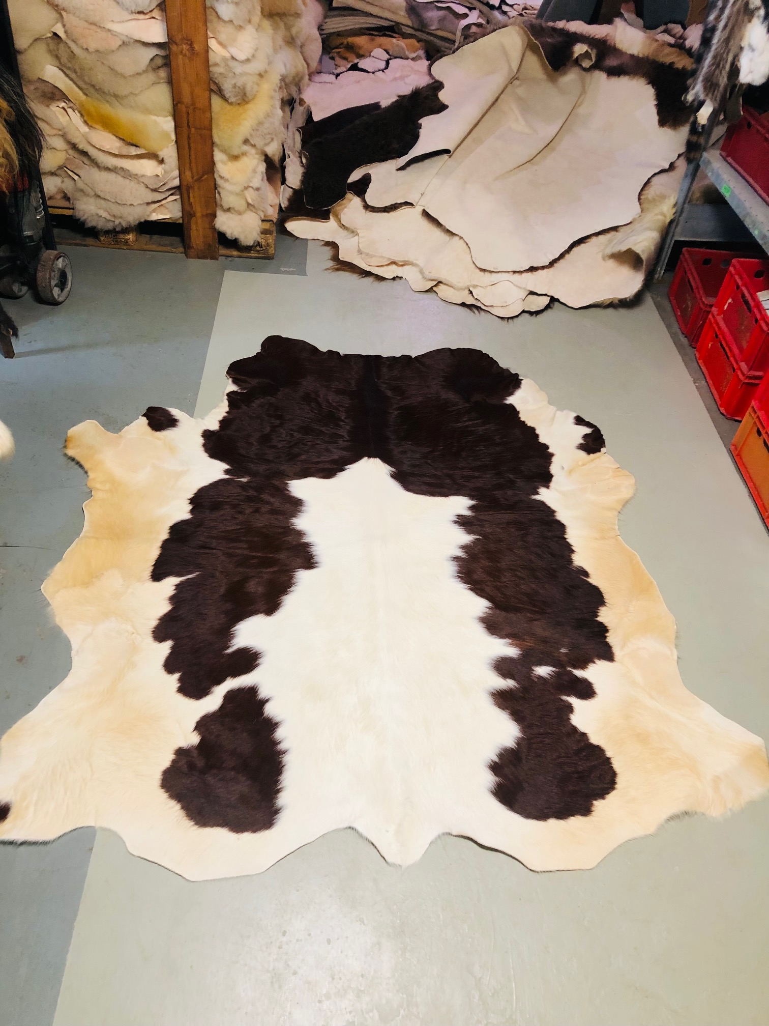 Chromfrei gegerbtes Rinderfell – rotbraun – 185 x 170 cm - Nr 038