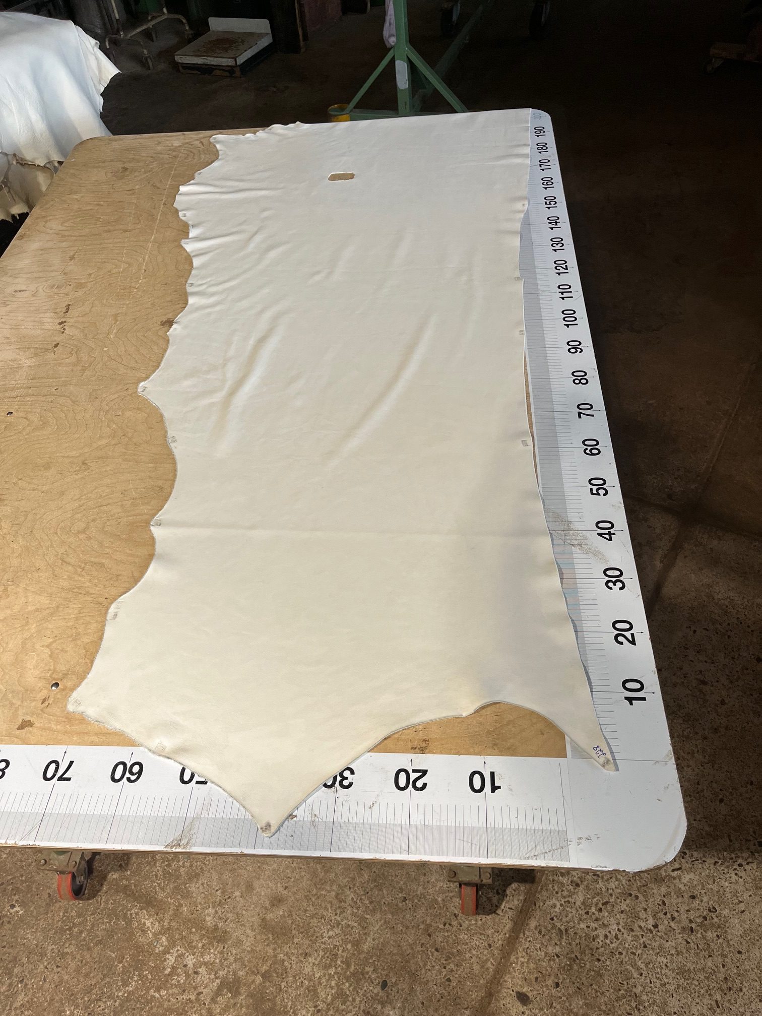 weiße Rindnappa – chromfrei gegerbt – ca. 2,0–2,2 m²