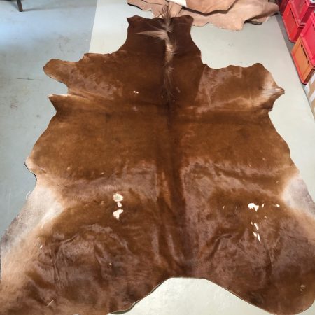 Hochwertig gegerbtes Pferdefell – braun – 240 x 180 cm – wunderschöne Optik – leichte Scheuerstellen - Nr 023