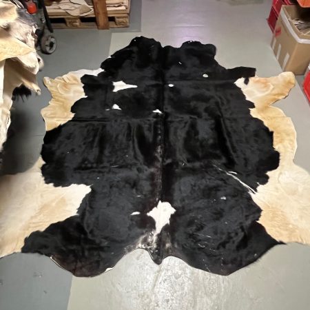 Chromfrei gegerbtes Rinderfell – schwarzweiß – 230 x 220 cm - Nr 86
