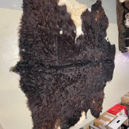 Chromfrei gegerbtes Highland-Fell – schwarz – 200 x 200 cm – mit Naturmerkmalen 1 Kahlstelle-Nr 094